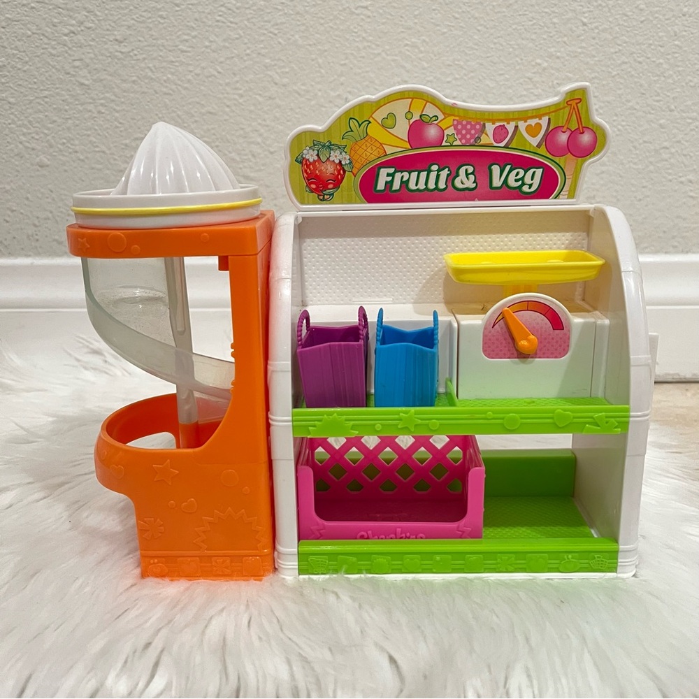 Shopkins Easy Squeezy Fruit & Veg Stand Playset - No Shopkins Or Juice Cup